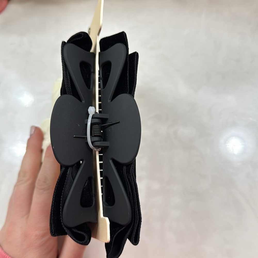 Sincerely Jules Velvet Bow Claw Clips NIP - Picture 4 of 4